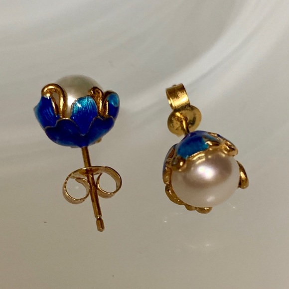 DESIGN BY KOREA PEARL & BLUE ENAMEL EARRINGS NWOT - Picture 7 of 8